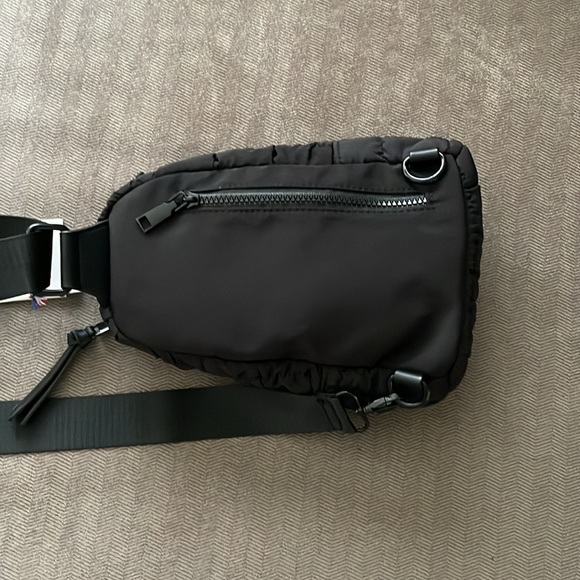 Urban Fit Black Puffer Sling - NEW!! - Picture 4 of 4